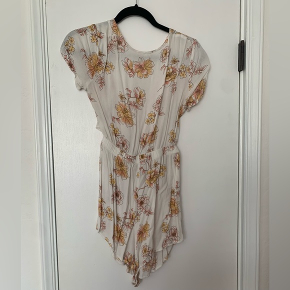 PacSun LA Hearts Tie Front Floral Romper in White - Size S - Picture 2 of 4